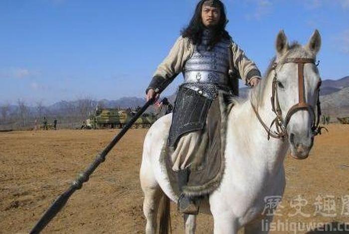 历史人物马超用什么武器、马超拿什么武器