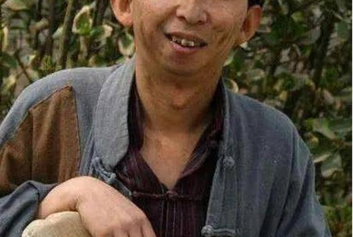 长得很丑的名人（长相丑陋的名人）