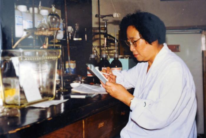 屠呦呦算是院士吗,屠呦呦不是两院院士 屠呦呦算是院士吗,屠呦呦不是两院院士