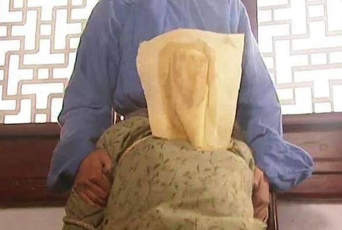 被自己发明的刑法处死的历史人物 死在自己发明的刑具上