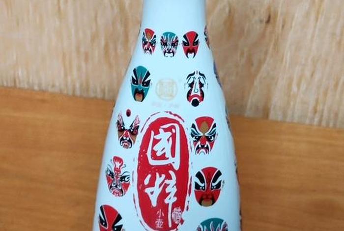 酒瓶上的中国文化 - 中国传统酒瓶 酒瓶上的中国文化 - 中国传统酒瓶