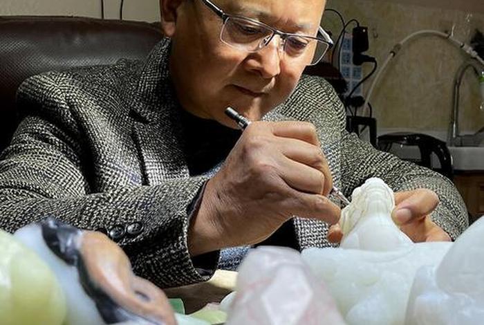 中国历史上雕刻玉的大师,现在最有名气的玉石雕刻大师有谁 中国历史上雕刻玉的大师,现在最有名气的玉石雕刻大师有谁