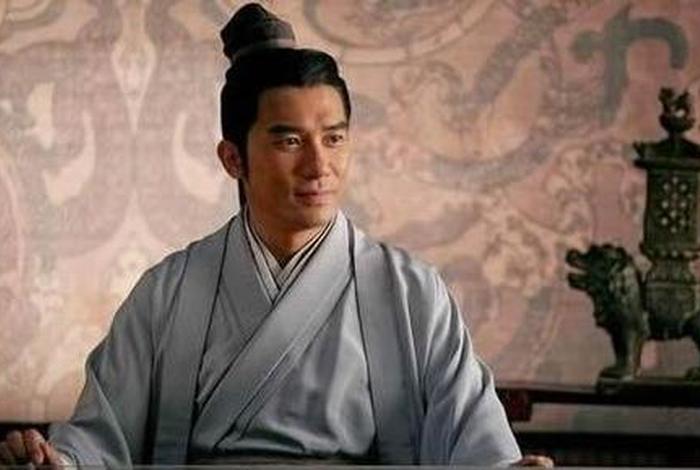 历史上的周瑜是什么样的人;真实历史中的周瑜 历史上的周瑜是什么样的人;真实历史中的周瑜