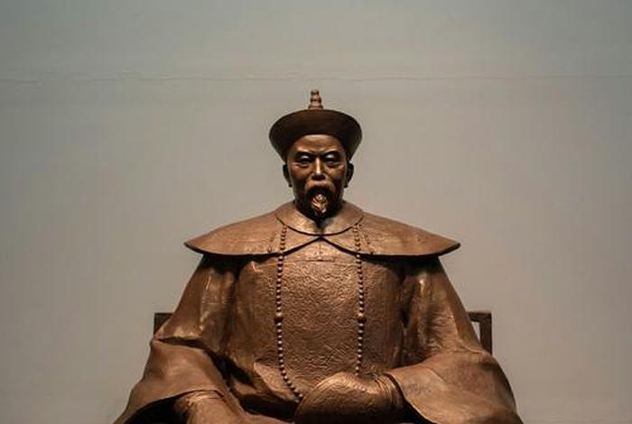 李鸿章中国历史人物简介；李鸿章中国历史人物简介图片