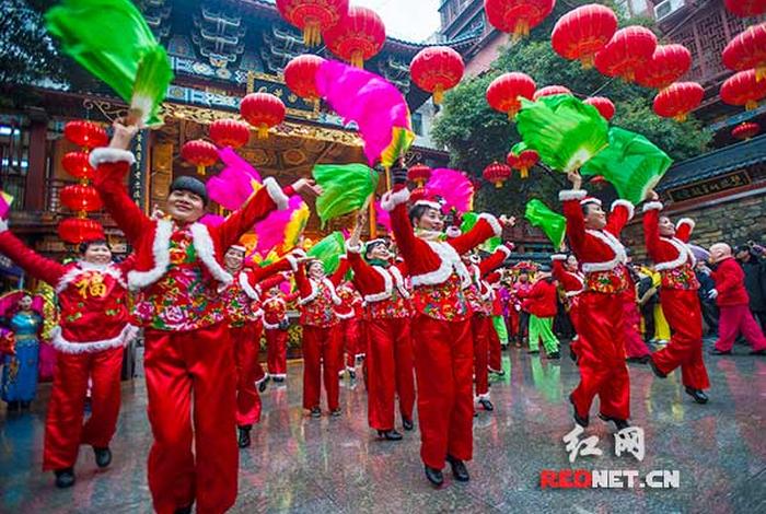 古诗词串联表演 - 古诗词串串烧表演 古诗词串联表演 - 古诗词串串烧表演