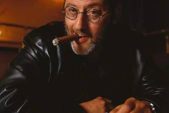 中国历史上抽烟的名人（古代吸烟的名人）