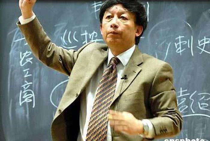 易中天讲中国人的信仰、易中天谈中国人的信仰,笑弯了腰!