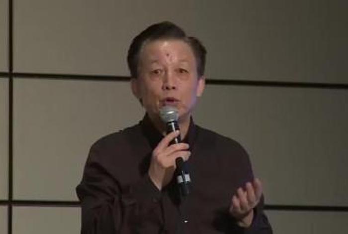 关于易中天的演讲 - 易中天演讲稿 关于易中天的演讲 - 易中天演讲稿