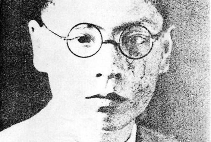 关于中国近代历史人物的描述;中国近代史有关人物 关于中国近代历史人物的描述;中国近代史有关人物