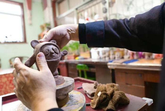 闫俊海泥塑肖像完整视频 闫俊文简介 闫俊海泥塑肖像完整视频 闫俊文简介