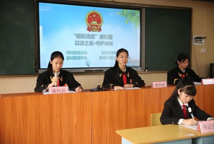 石林县开展模拟法庭进校园活动;石林县开展模拟法庭进校园活动简报 石林县开展模拟法庭进校园活动;石林县开展模拟法庭进校园活动简报