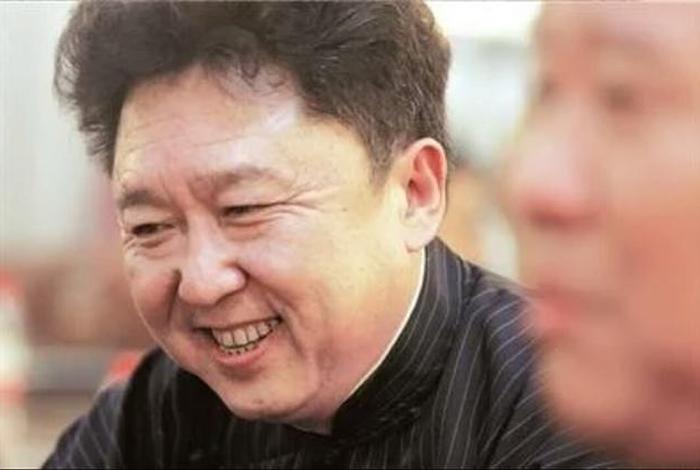 中国抽烟喝酒的历史名人活了多久；喝酒抽烟活的久伟人