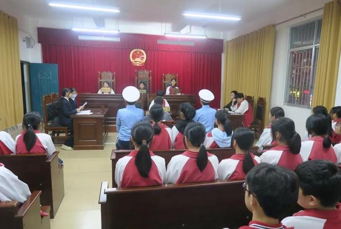 石林县开展模拟法庭进校园活动;石林县开展模拟法庭进校园活动简报 石林县开展模拟法庭进校园活动;石林县开展模拟法庭进校园活动简报