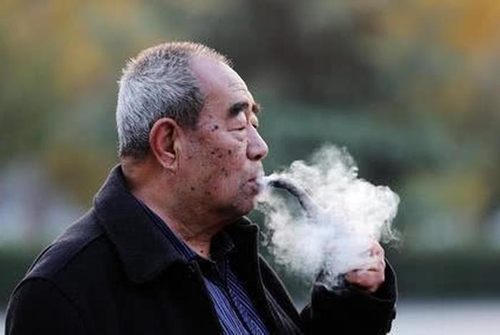 中国近代历史上抽烟长寿的人 - 抽烟名人活多久 中国近代历史上抽烟长寿的人 - 抽烟名人活多久