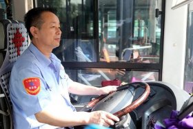 中国历史人物爱岗敬业作文600字，爱岗敬业的著名人物