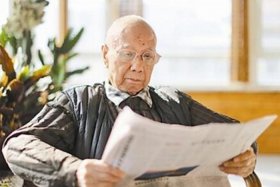 中国还健在的历史人物，中国还健在的伟人