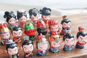 历史人物玩偶摆件（人偶摆件叫什么）