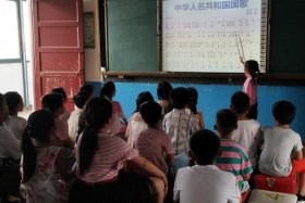 用歌声唱响祖国、用歌声向祖国献礼主题活动