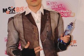 周杰伦的华语乐坛的历史地位；周杰伦的地位-如何评价周杰伦在华语乐坛的地