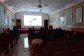 中国无私奉献的名人有哪些；当今我国无私奉献的人有哪些