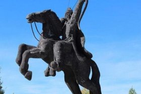 铁木真算是中国历史人物吗；铁木真是一个怎样的历史人物