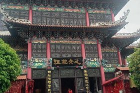 建造房屋的中华始祖 - 建造房屋的中华始祖是