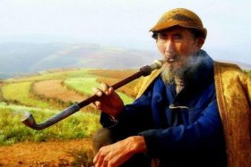 中国历史人物抽烟活得最长的人物（抽烟活得时间长的名人）