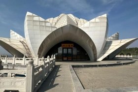 中国古代与佛教有关的故事 - 中国与佛教有关的人物和建筑