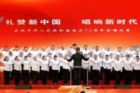 用歌声展现、用歌声塑造形象