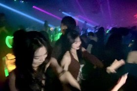 中国民间蹦迪牛人 中国民间蹦迪牛人视频