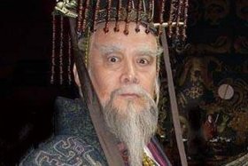 普京像007；普京像郑庄公吗