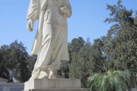 中国英雄人物事迹白求恩（白求恩事迹简介100字）