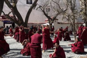 历史上拉萨色拉寺的人物（色拉寺谁建立的）