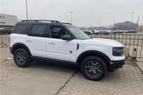 很像林肯的那款车叫啥；跟林肯车型很像的车