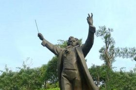 国外人物型纪念馆；国外著名人物雕像