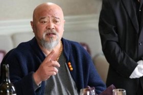 中国抽烟喝酒的历史名人活了多久；喝酒抽烟活的久伟人