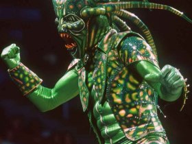 世界擂台（世界擂台里的绿怪兽图片）