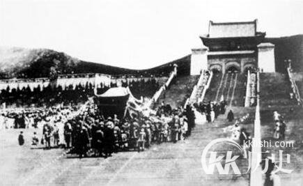 孙中山-揭秘蒋介石和孙中山：蒋介石为何派人找孙中山肝脏