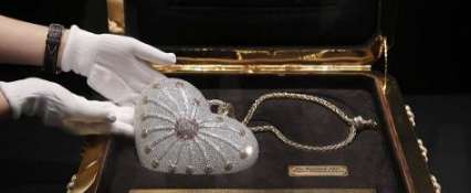 钻石-世界上最贵的手包——镶了4500多个钻石，售价380万美元