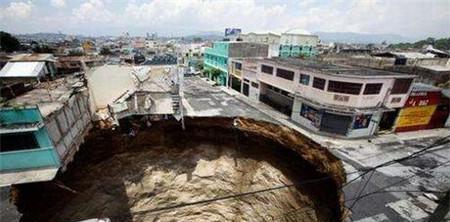 天坑-揭秘世界著名的危地马拉天坑是如何形成的?