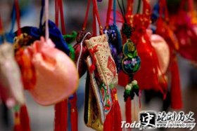 荷包-荷包鼓了为何是发钱的意思 荷包什么时候用来装钱