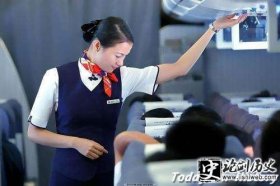 空乘-第一位女空乘员是怎么出现的 波音公司拥有了世界上最早的八名女空乘